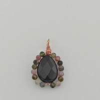 Zawieszka wisiorek miedź kamienie naturalne turmalin kolorowy i onyks w technice wire wrapping