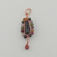 Zawieszka wisiorek miedziany z kamieni naturalnych turmalin kolorowy i onyks technika wire wrapping