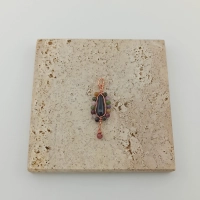 Zawieszka wisiorek miedziany z kamieni naturalnych turmalin kolorowy i onyks technika wire wrapping