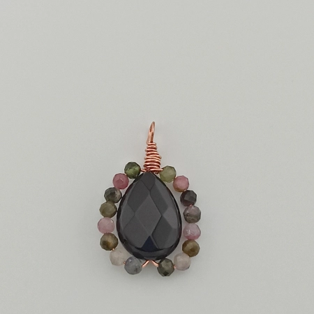 Zawieszka wisiorek miedź kamienie naturalne turmalin kolorowy i onyks w technice wire wrapping