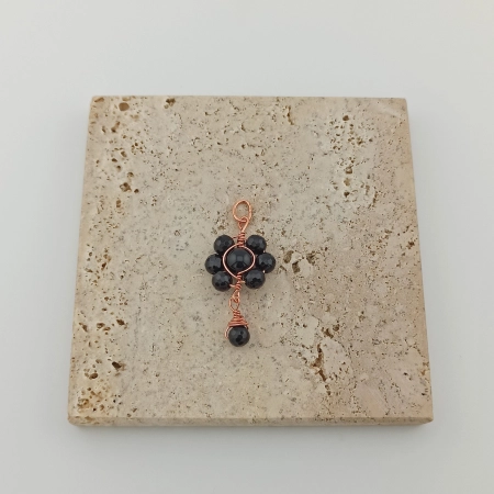Zawieszka wisiorek z miedzi i kamieni naturalnych onyks w technice wire wrapping