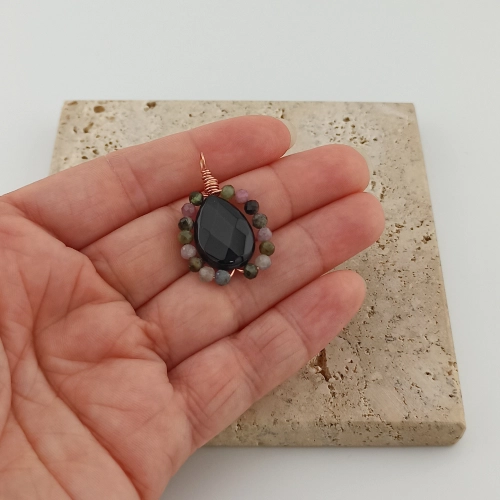 Zawieszka wisiorek miedź kamienie naturalne turmalin kolorowy i onyks w technice wire wrapping Zawieszka wisiorek miedź kamienie naturalne turmalin kolorowy i onyks w technice wire wrapping